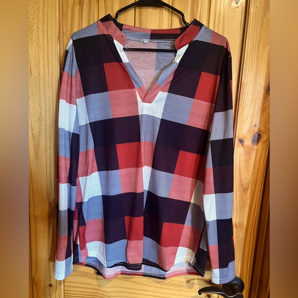 Long sleeve or mid length top plaid XL
